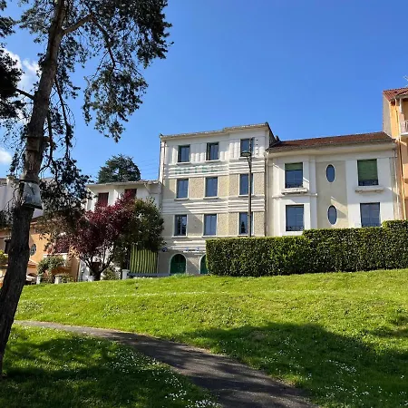 Apartment Proche Centre Et Gare Lourdes